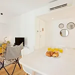 宾馆 Bright 2 Bedroom With Parking In