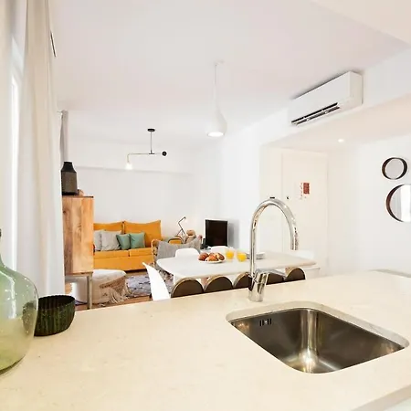 Mini-hôtel Bright 2 Bedroom With Parking In