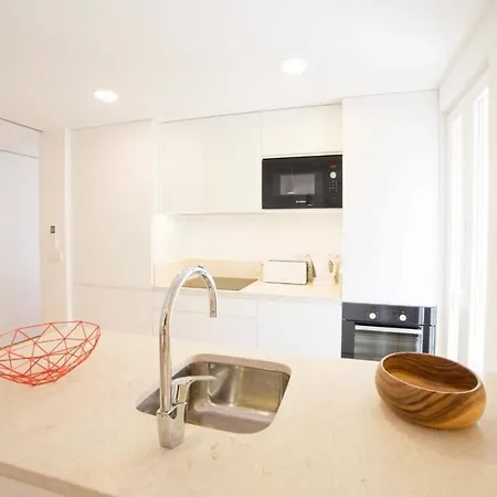 Fogadó Bright 2 Bedroom With Parking In