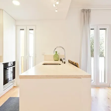 Penzion Bright 2 Bedroom With Parking In Lisboa