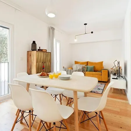Mini-hôtel Bright 2 Bedroom With Parking In *