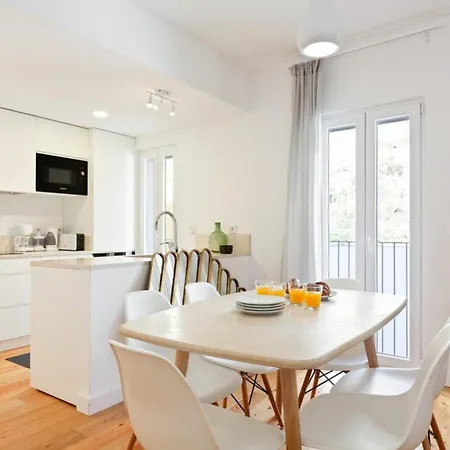 Bright 2 Bedroom With Parking In * Lissabon