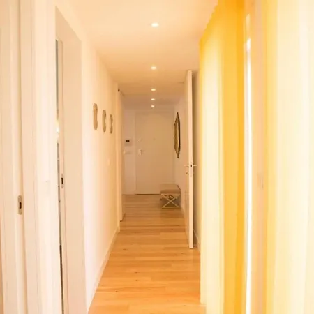 Bright 2 Bedroom With Parking In Apartmán