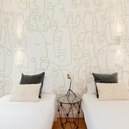Bright 2 Bedroom With Parking In * Lisboa