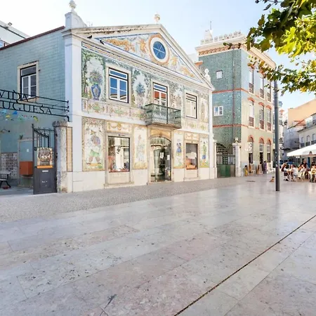 Bright 2 Bedroom With Parking In * Lissabon