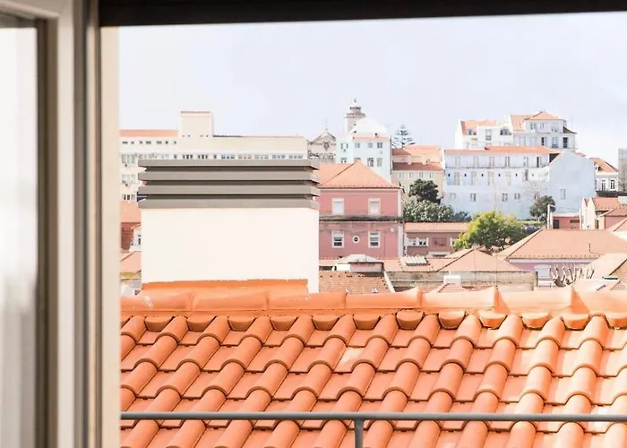 Bright 2 Bedroom With Parking In * Лиссабон