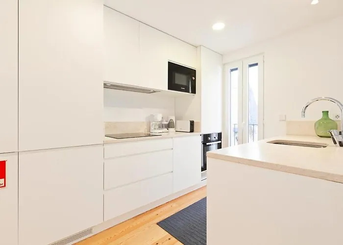 Bright 2 Bedroom With Parking In * Лиссабон