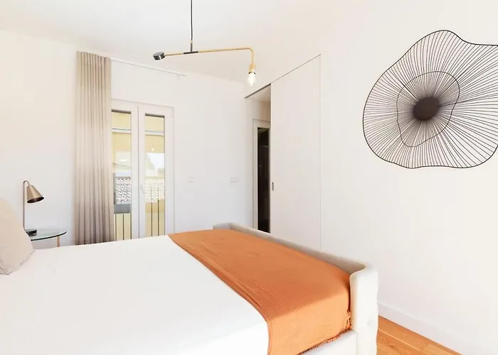 Мини-отель Bright 2 Bedroom With Parking In *