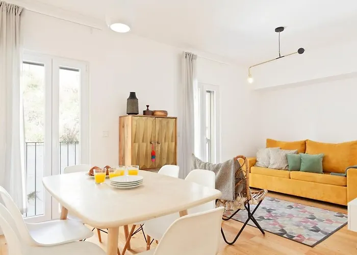 Bright 2 Bedroom With Parking In Мини-отель Лиссабон