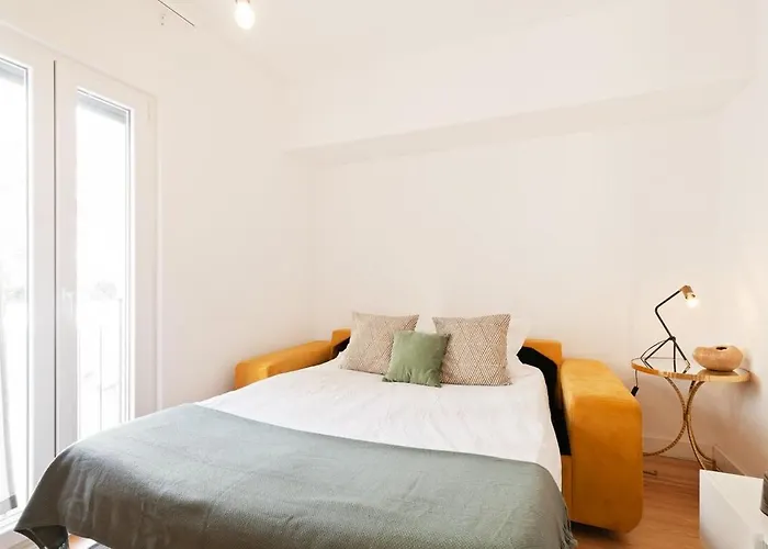 Bright 2 Bedroom With Parking In * Лиссабон