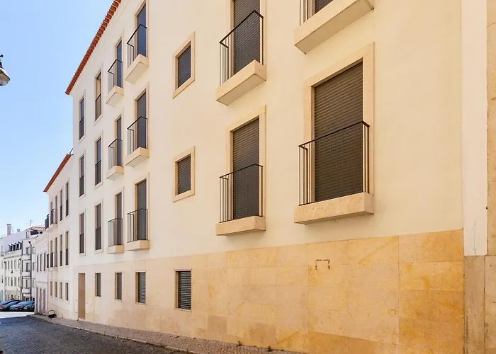 Bright 2 Bedroom With Parking In Мини-отель
