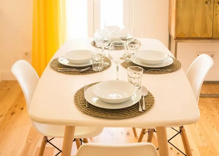 Bright 2 Bedroom With Parking In * Лиссабон