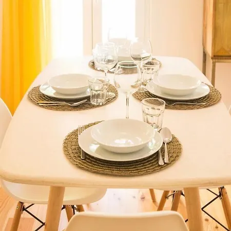 Bright 2 Bedroom With Parking In * Lissabon
